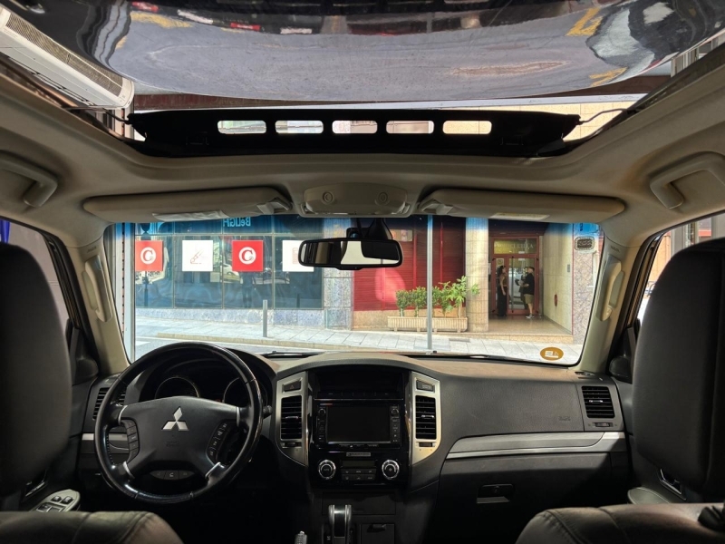 MITSUBISHI MONTERO 7 PLACES